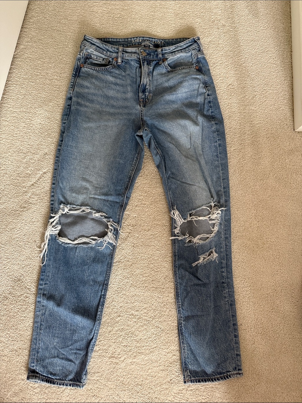 Women’s American Eagle Outfitters Distressed Light Blue Boyfriend Jeans